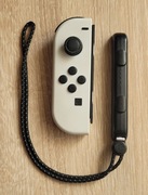 Jeden joy-con firmy Nintendo kolor biały