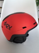 nowy kask narciarski/snowbordowy ma delikatne defekty wizualne od transport