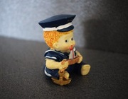 Mały marynarz - mała figurka wykonana z żywicy .
