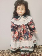 Lalka okularnica śliczna 