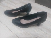 czarne buty damskie ze skóry na obcasie Tamaris rozmiar 42/43
