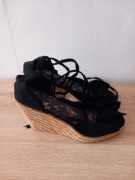Buty na koturnie czarne wiązane na łydceroz.38 wymiary opis firmy lfera