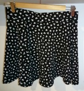 Spódnica mini czarna w białe kwiatuszki 