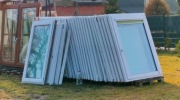 Okno PCV 107x139 używane dwuszybowe żaluzja rozwierno-uchylne +klamka