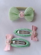 Zestaw do włosów: 1 gumka z kokardką 2 spinki z kokardkami. Kolor: Zielony
