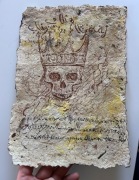 Ręcznie wykonana grafika OKULTYSTYCZNA – czaszka w koronie – memento mori