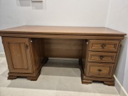 Piękne duże biurko gabinetowe