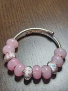 Romantyczna bransoletka w tonacji różowej