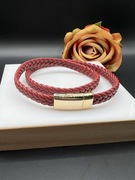 Bransoletka czerwona pleciona ze złotym zapięciem