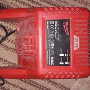 MILWAWKEE ladowarka aku