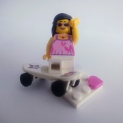 ludzik LEGO mini figurka dziewczyna skate serduszko deskorolka klocki