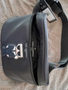 Piękna nerka z wszytym znaczkiem Karl