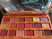 Paletka cieni peach Revolution pro london