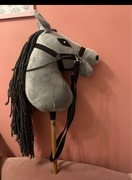 Koń na patyku Skippi Hobby Horse szary