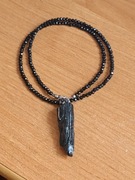 Naszyjnik z dużym turmalinem surowym 