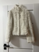 Białe futerko sztuczne, ekologiczne, rozmiar 38 – ciepłe i stylowe 