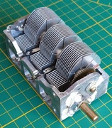 Kondensator strojeniowy powietrzny 3x430pF trzy sekcje AM