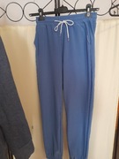 Świetne gładkie spodenie dresowe z kieszeniami