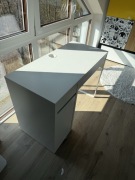 Używane białe biurko IKEA Mickie