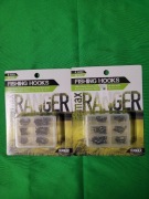 Dwa zestawy haczyków wędkarskich.