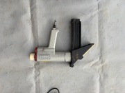 Gwoździarka do podłóg parkietów Central Pneumatic z USA 