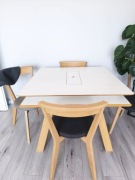 Stół w zestawie 4 krzesła