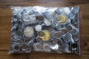305 sztuk monet w pudełkach plastikowych
