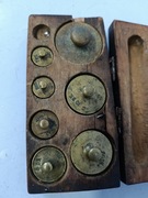 Stare Odważniki Mosiężne bloczek drewniany 7 sztuk