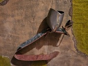 Dzwonek metalowy pasterski ozdobny z rzemieniem