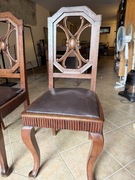 Komplet 3 stylowych, antycznych krzeseł z litego drewna. 