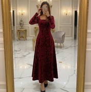 Sukienka burgundowa wieczorowa długa elegancka aksamitna w kwiaty stylowa