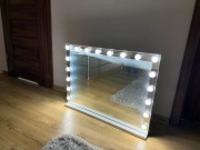 Lustro LED HOLLYWOOD - idealne oświetlenie do makijażu i wnętrza
