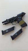 Pistolet GBB Beretta M9 M92 ICS BLE green gas 2 magazynki ASG