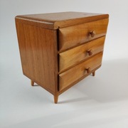 Drewniana miniaturka komody - mebelek dla lalki - lata 50 - sygnowana
