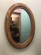 Wiszące lustro owalne, w szerokiej ramie, wym. 79 x 58 cm