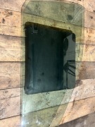 Szyba Prawych Drzwi Audi A4 B5 1996 – Oryginał, Stan dobry!