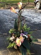 Elegancka dekoracja nagrobna -kompozycja, cmentarz