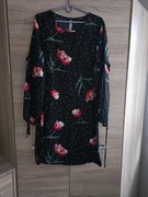 Delikatna czarna sukienka w kwiaty z wiskozy 