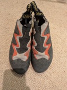 La Sportiva Swift buty wspinaczkowe 45 i woreczek na magnezję quechua