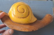 Drewniany ślimak. Ozdoba vintage.
