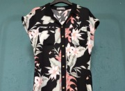 Letnia kwiatowa sukienka Oasis, mini w kwiaty z krótkim rękawem na lato