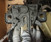 Zamek maski Clio IV 656015563R