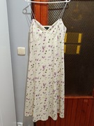 Sukienka w kwiaty z Reserved