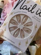 Sztuczne paznokcie tipsy