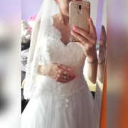 Suknia ślubna z welonem