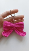 Breloczek kokardka na szydełku 
