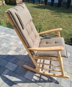 Fotel bujany drewniany