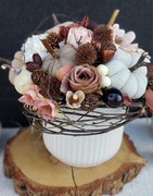 Piękny bukiet jesienny z dyniami 