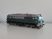 ST44  zielony  przód  lokomotywa towarowa spalinowa diesel -sklejony 