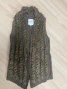 Cudna kamizelka MAYORAL 140 jak NOWA